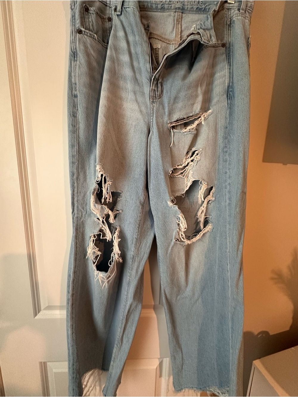 American Eagle Outfitters Light Blue Distressed Women’s Skate Jeans